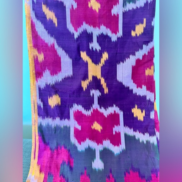 STUNNING AUTHENTIC SILK IKAT scarf in brand new condition! - Picture 3 of 5